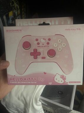 Hello Kitty Wireless Game Controller - Light Pink